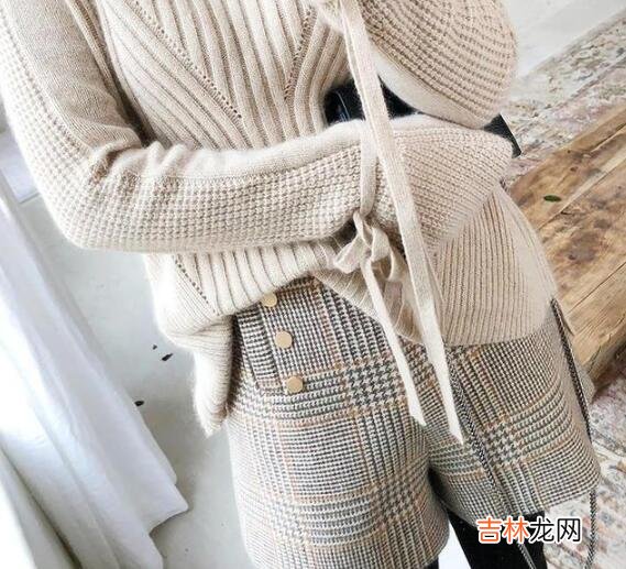 毛呢短裤怎么搭配上衣好看?