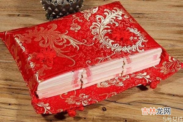 结婚三金什么时候给女方 结婚为什么要送三金