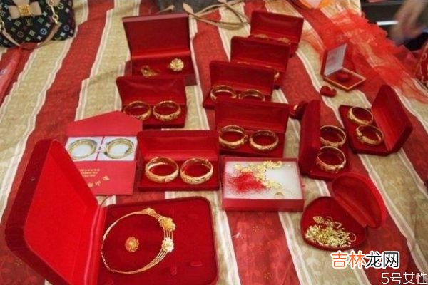 结婚三金什么时候给女方 结婚为什么要送三金