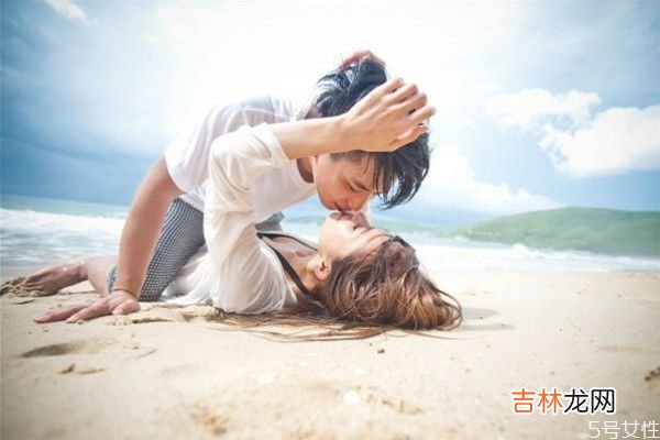 领了结婚证各住各家吗？ 领证了没结婚要住谁家