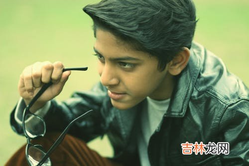 2020年农历二月初六日出生的男宝宝起名？