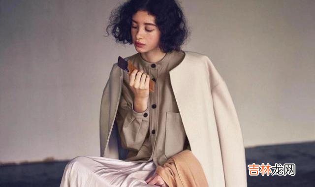 米色衣服怎么搭配好看?