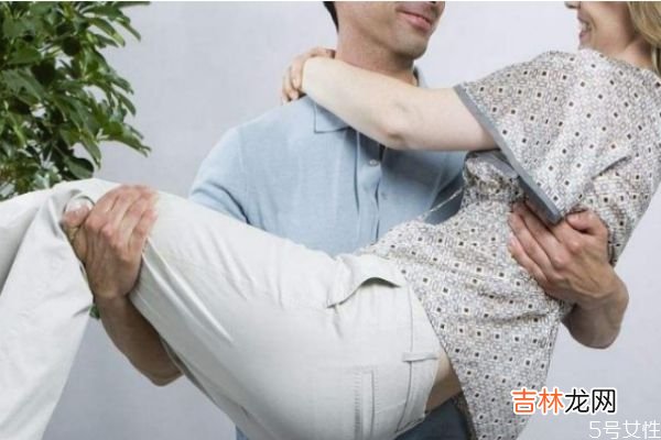 老公吵架摔东西怎么办？ 男人吵架摔东西能原谅吗？