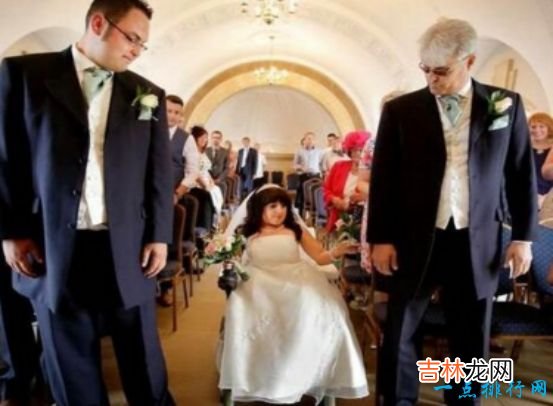 世界最小新娘完婚 夫妻身高相差1.04米