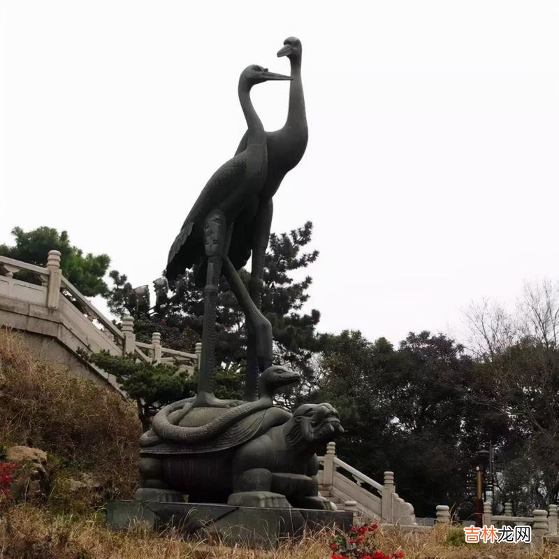黄鹤楼什么时候开始建成的 黄鹤楼上面的牌子写的是什么