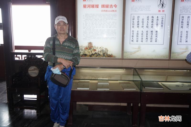黄鹤楼什么时候开始建成的 黄鹤楼上面的牌子写的是什么