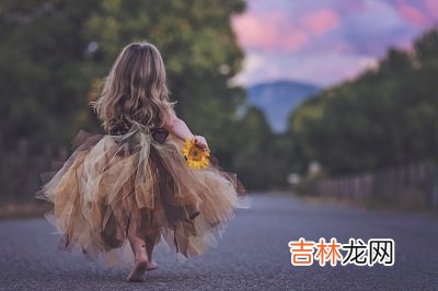 2020庚子鼠年闰四月十四日出生女孩怎么起名？