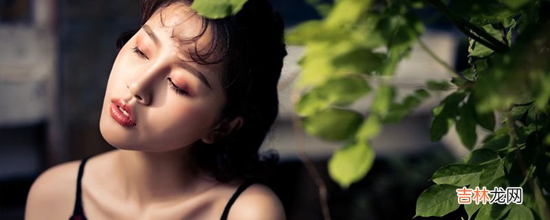 军绿色裤子配什么上衣