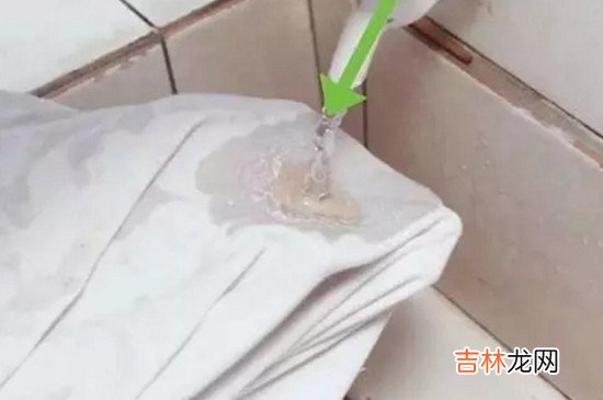 衣服染上油怎么洗