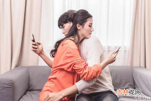 老公不让看手机正常吗？ 男人不让女人看手机可能的原因