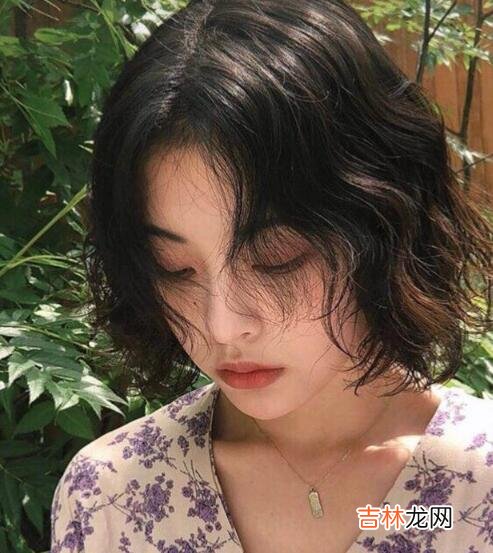 高额头女生适合什么发型?