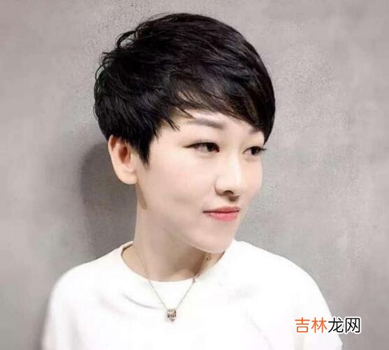 额头低窄适合什么发型？