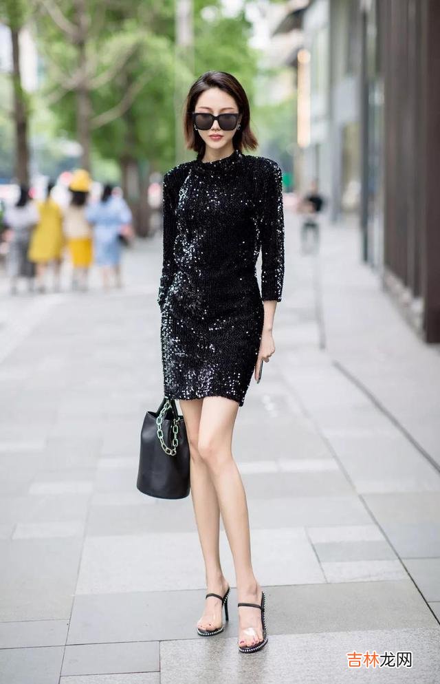 果冻鞋是什么-搭配什么裤子和裙子好看？