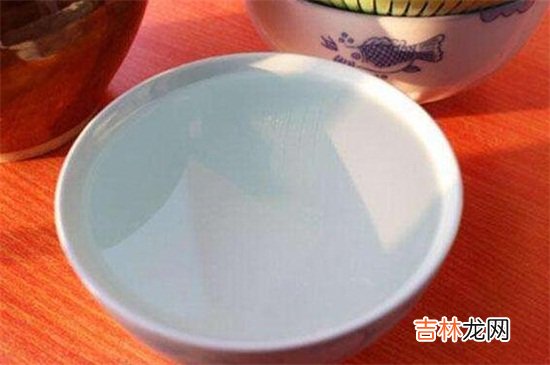 开空调放一盆水危害