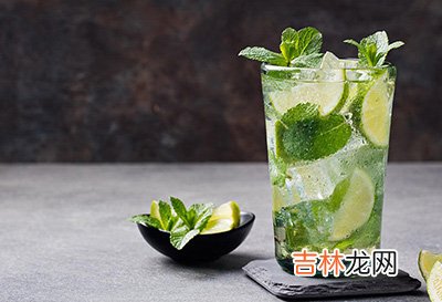 8种不同种类的鸡尾酒