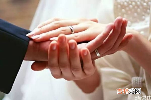 结婚女方家里怎么布置 结婚准备什么衣服