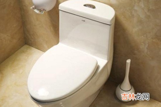 马桶刷子头堵在马桶里面怎么办