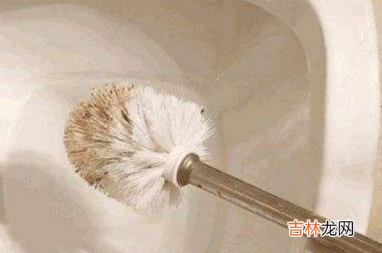 马桶刷子头堵在马桶里面怎么办