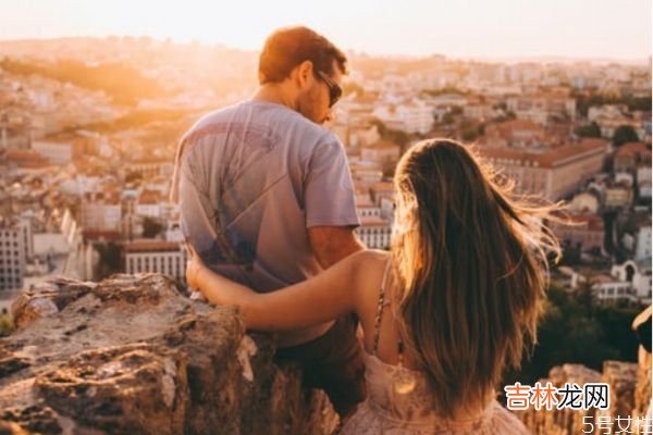 夫妻分房睡伤害的是谁 长期分房睡的夫妻关系