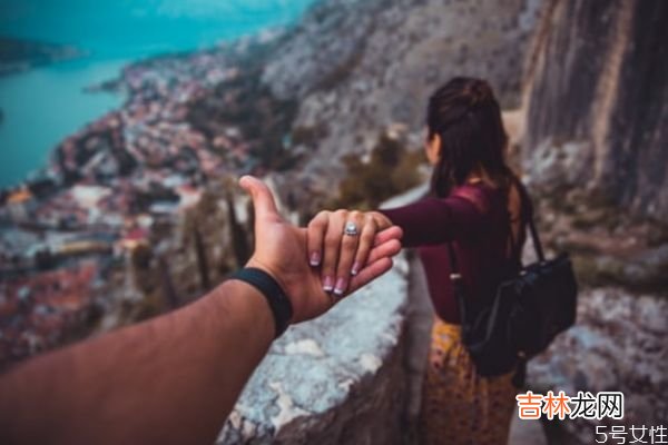 女人变心又不想离开会有哪些态度 女人变心要不要离婚