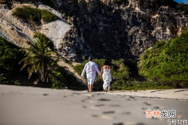 女人变心又不想离开会有哪些态度 女人变心要不要离婚