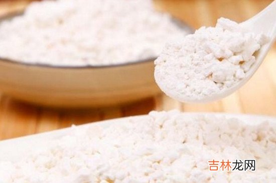 地板上有油污怎么处理的