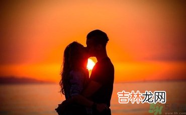 为什么女生喜欢咬男生？女生喜欢咬人是什么？心理？