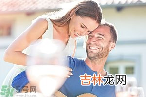 女生喜欢成熟的男生吗？？女生喜欢成熟稳重的类型吗？？