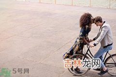 女生喜欢成熟的男生吗？？女生喜欢成熟稳重的类型吗？？