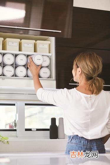 日本达人的收纳技巧 简单２招让厨房改头换面