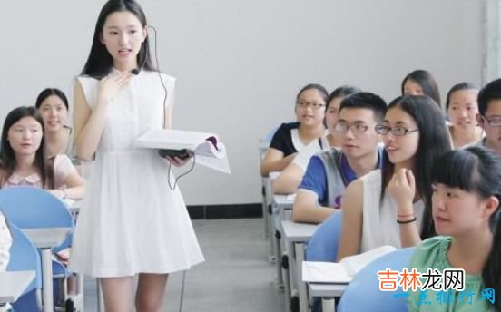 最美英语老师肖珠 因其长相酷似佟丽娅刘诗诗而走红网络