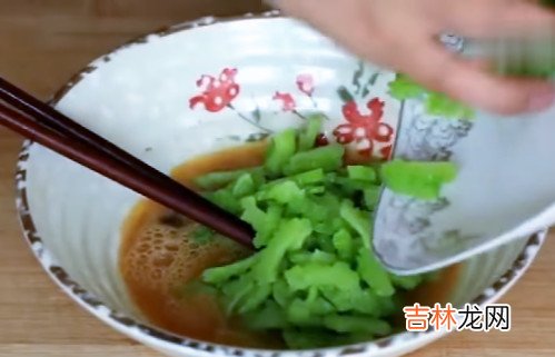 苦瓜煎蛋的做法 切法形状很关键