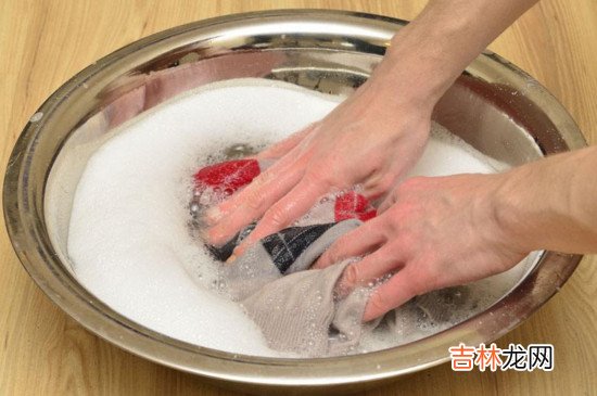 复写纸弄衣服上怎么洗
