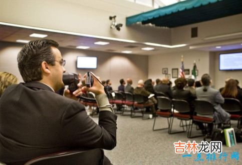 中、英、法、俄、西班牙和阿拉伯语 联合国六种官方语言