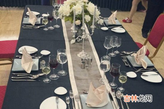 西餐餐布怎么用图解