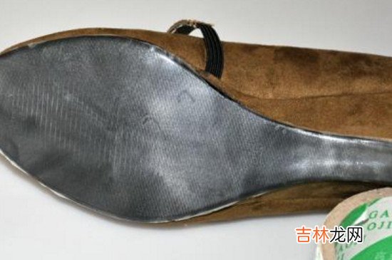 鞋底在地板打滑怎么办