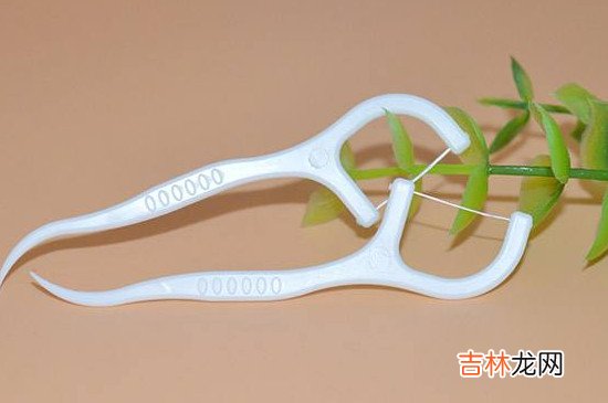 后槽牙怎么用牙线棒