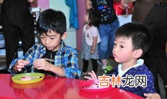 谢霆锋的孩子是亲生的吗 谢霆锋亲子鉴定结果非亲生