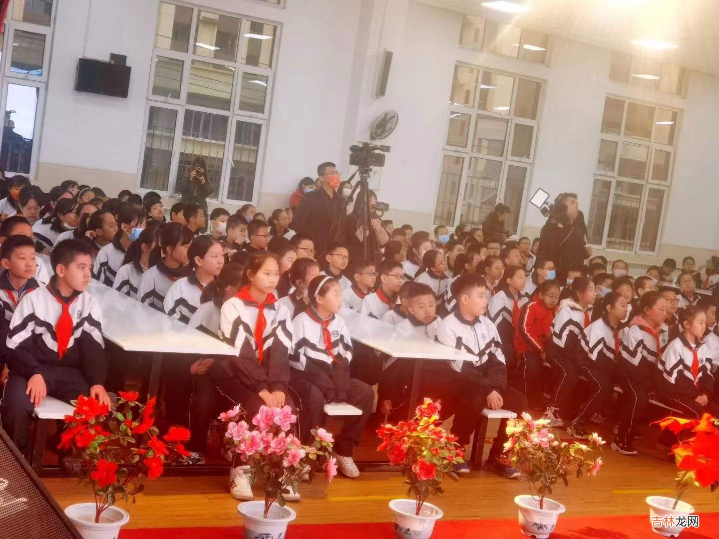 坐前排的都是家委会的孩子?以下3点,仇视家委会的人不看可惜了