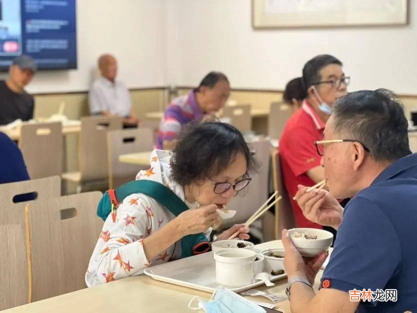 宝山首家！“AI智能无接触食堂”开业，让老年人享受便捷智能用餐生活