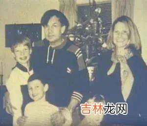 杀死妻子后，他将冻硬的尸体放进了切割机中