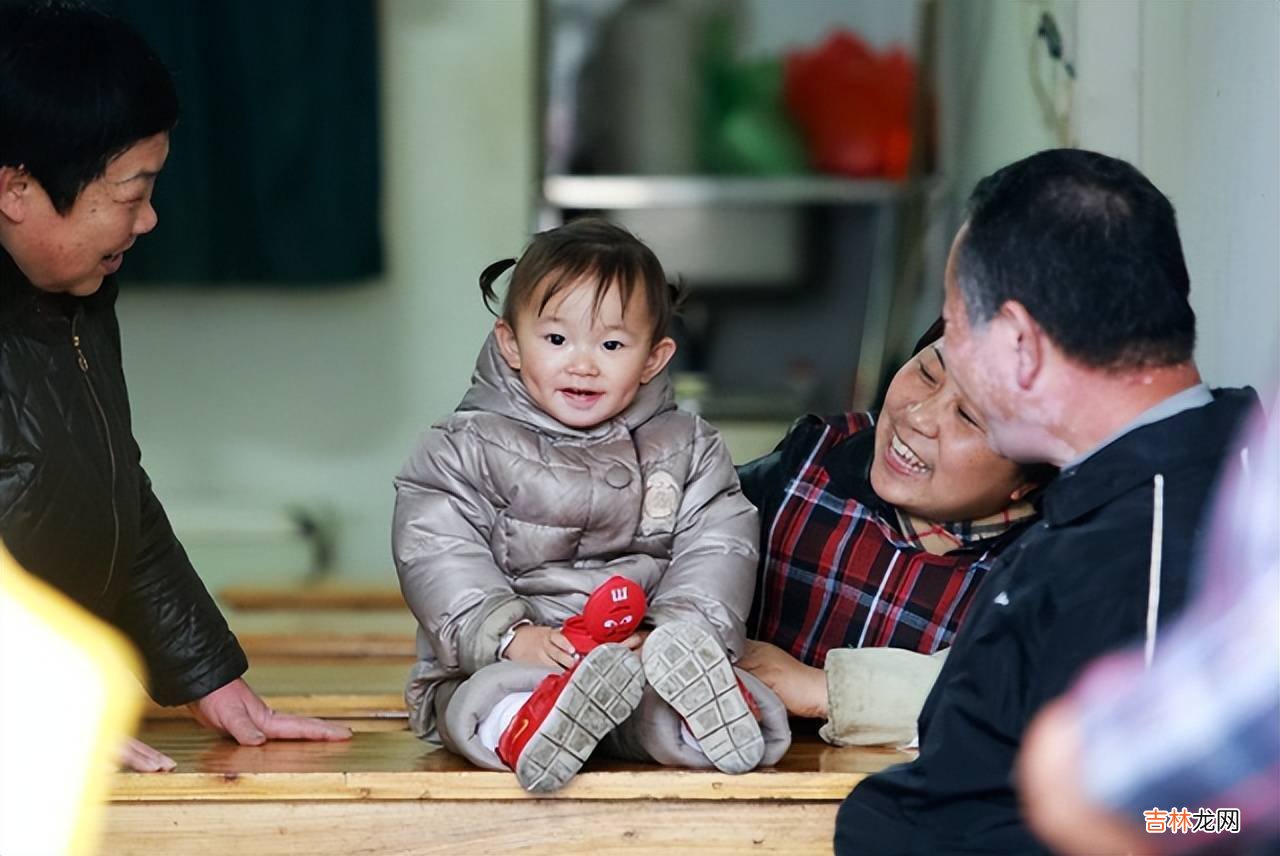 奶奶带的娃和姥姥带的娃，在以下方面差距大，明眼人一眼就能瞧出