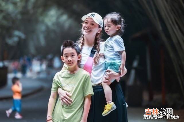 应采儿晒俩儿子,弟弟变哥哥小跟班,小奶音叫Jasper名字萌翻