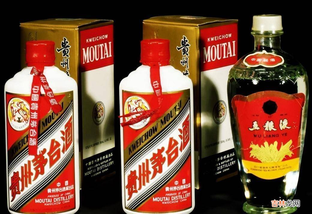 拿便宜酒去娘家，媳妇一脸嫌弃，老丈人却乐颠颠夸女婿会过日子
