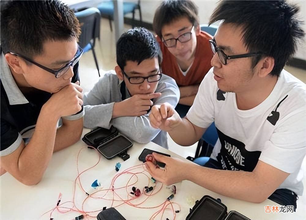 我，父亲早逝，打工读大学，28岁当上老板，给妈妈买200平大房子