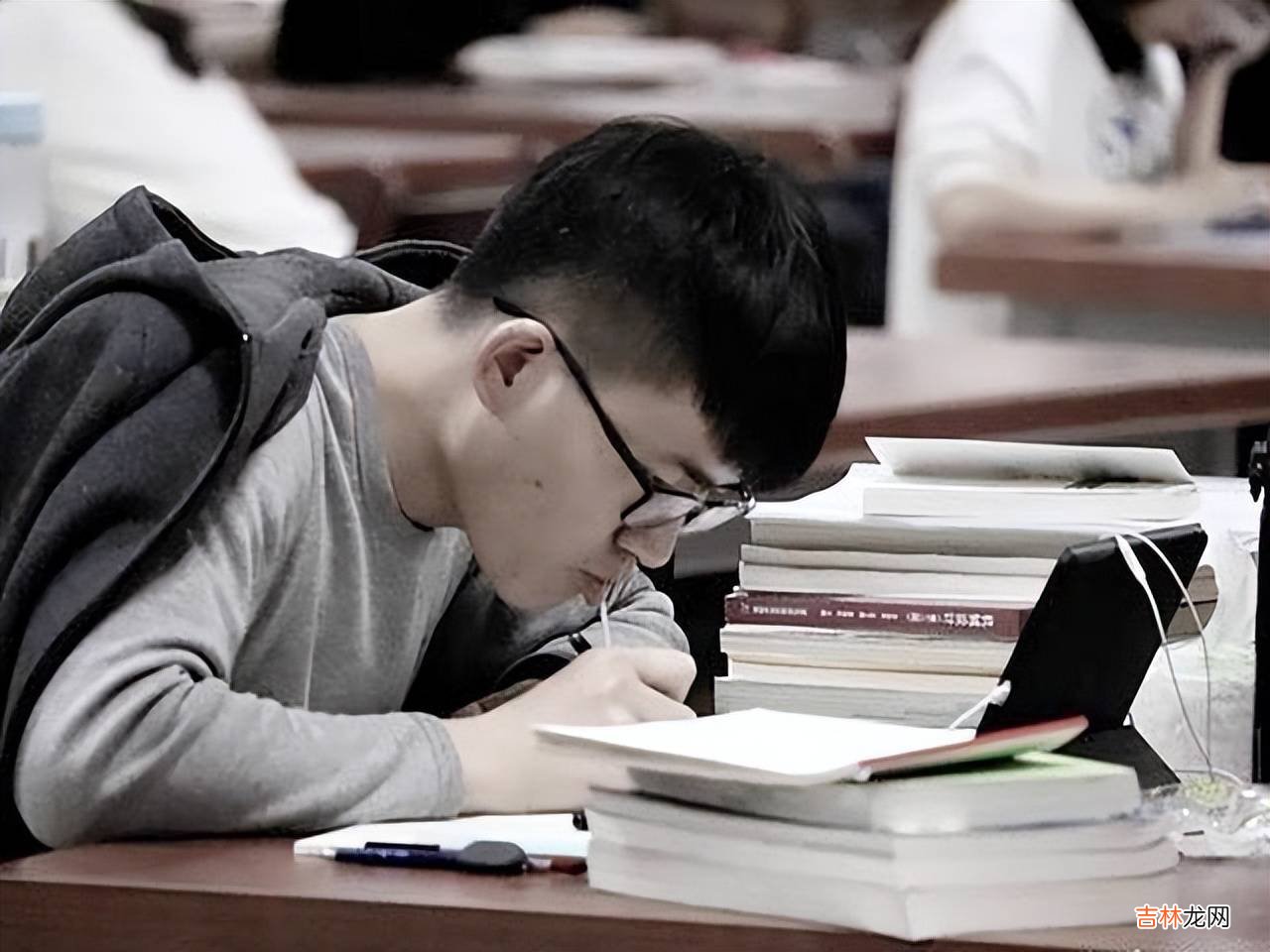 我，父亲早逝，打工读大学，28岁当上老板，给妈妈买200平大房子