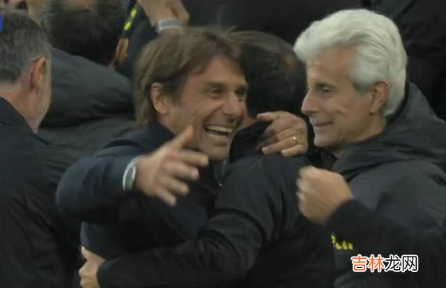 英超6-2！孔蒂露出了岳父般的笑容，孙兴慜没有笑，庆祝相当平静