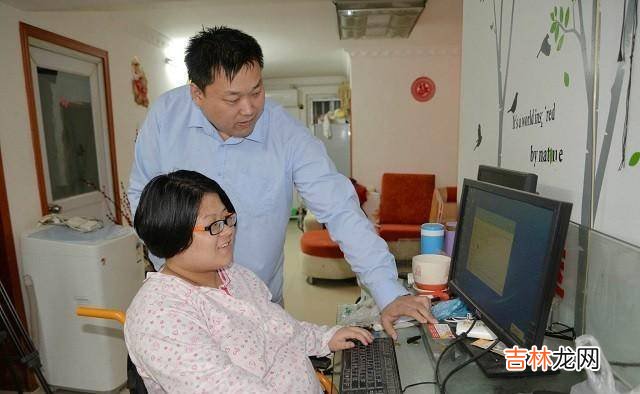 15年湖北无腿妈妈试管生下双胞胎，后孩子有发育障碍，近况如何？