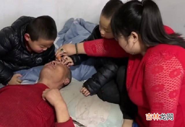 15年湖北无腿妈妈试管生下双胞胎，后孩子有发育障碍，近况如何？