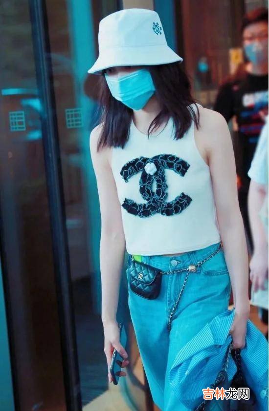 穿吊带背心的女人有多时尚？生人勿近的高级感太强了，好会穿